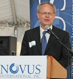 Novus Thad Simons